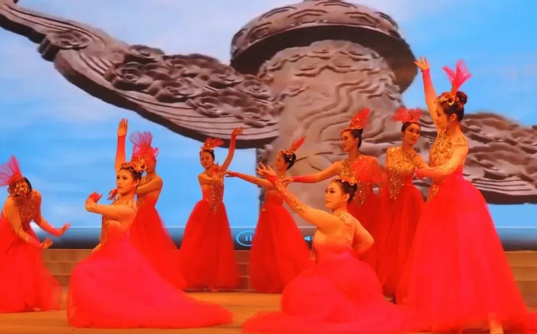 华体会在线平台(中国)官网特钢(集团)“致敬奋斗 礼赞楷模”2024年度表彰先进颁奖典礼隆重举行